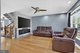 12887 Hunterbrook Dr, Woodbridge, VA 22192 - Photo 3