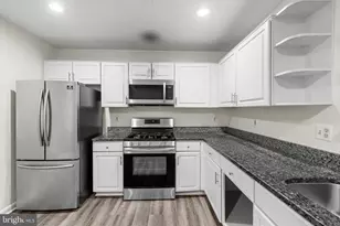 8005 Coachcrest Ct, Manassas, VA 20109 - Photo 7