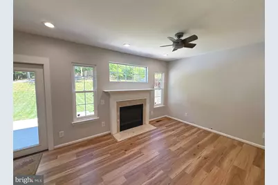 5796 Birch White, Dale City, VA 22193 - Photo 9