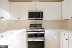 12866 Hyannis Ln, Woodbridge, VA 22193 - Photo 3