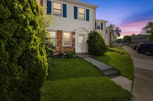 8758 Stoneridge Dr, Manassas, VA 20111 - Photo 3