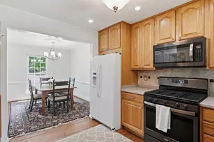 14330 Lindendale Rd, Woodbridge, VA 22193 - Photo 11