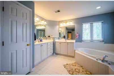 18081 Camdenhurst Drive, Gainesville, VA 20155 - Photo 37