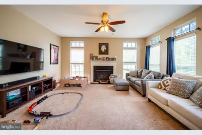 18081 Camdenhurst Drive, Gainesville, VA 20155 - Photo 19