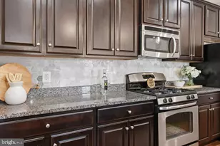 7825 Crescent Park Dr, Gainesville, VA 20155 - Photo 25