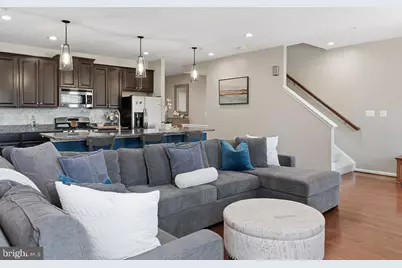 7825 Crescent Park Drive, Gainesville, VA 20155 - Photo 17