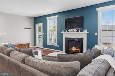 7825 Crescent Park Drive, Gainesville, VA 20155 - Photo 19