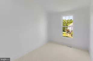 16948 Point Pleasant Ln, Dumfries, VA 22026 - Photo 19