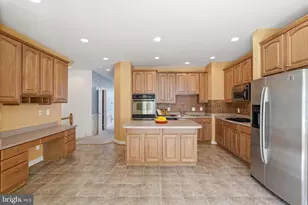 6830 Witton Cir, Gainesville, VA 20155 - Photo 7