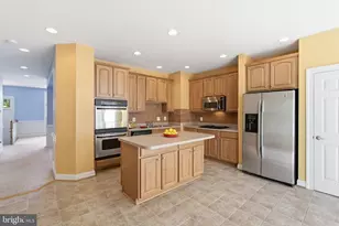 6830 Witton Cir, Gainesville, VA 20155 - Photo 9