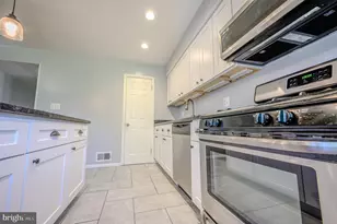 3391 Benbow Ct, Woodbridge, VA 22193 - Photo 13