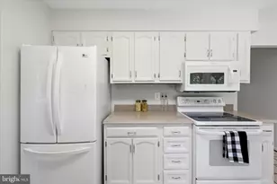 4556 Lawnvale Dr, Gainesville, VA 20155 - Photo 3