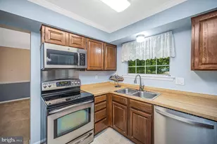 11837 Parliament Dr, Woodbridge, VA 22192 - Photo 19