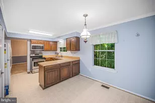 11837 Parliament Dr, Woodbridge, VA 22192 - Photo 13