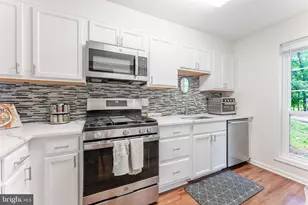 12146 Cardamom Dr, Woodbridge, VA 22192 - Photo 3