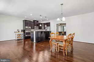 7504 Brunson Cir, Gainesville, VA 20155 - Photo 17