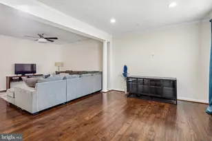 7504 Brunson Cir, Gainesville, VA 20155 - Photo 9