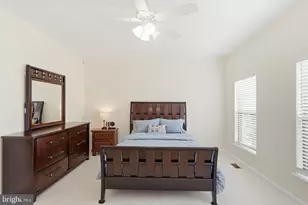7931 Crescent Park Dr, Gainesville, VA 20155 - Photo 15