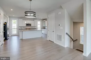 18297 Summit Pointe Dr, Triangle, VA 22172 - Photo 5