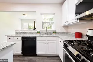 3802 Koval Ln, Woodbridge, VA 22192 - Photo 7
