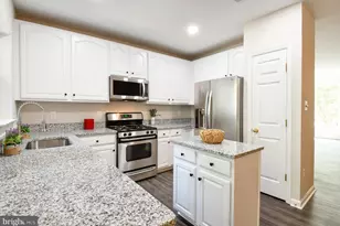 3802 Koval Ln, Woodbridge, VA 22192 - Photo 5