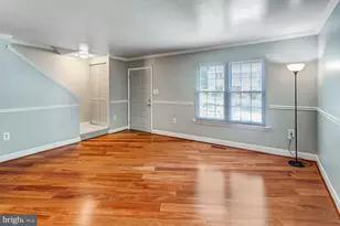 15242 Streamside Ct, Dumfries, VA 22025 - Photo 7