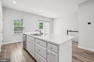 4502 Dl Crk Wy, Woodbridge, VA 22193 - Photo 15