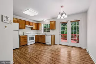 1774 Tiger Lily Cir, Woodbridge, VA 22192 - Photo 9