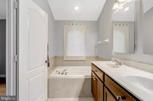 4302 Potomac Highlands Cir, Triangle, VA 22172 - Photo 13