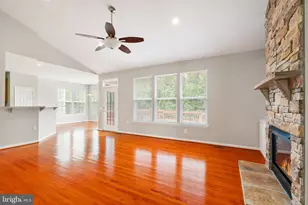 17633 Four Seasons Dr, Dumfries, VA 22025 - Photo 9