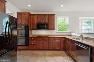 17239 Four Seasons Dr, Dumfries, VA 22025 - Photo 13