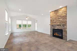 17239 Four Seasons Dr, Dumfries, VA 22025 - Photo 23