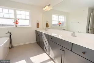2425 Morgans Point Dr, Dumfries, VA 22026 - Photo 29