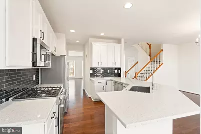 7056 Courtyard Way, Haymarket, VA 20169 - Photo 3