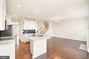 7056 Courtyard Way, Haymarket, VA 20169 - Photo 5