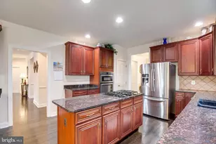 15613 Village Cove Pl, Haymarket, VA 20169 - Photo 21