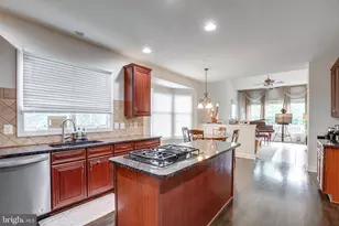15613 Village Cove Pl, Haymarket, VA 20169 - Photo 23