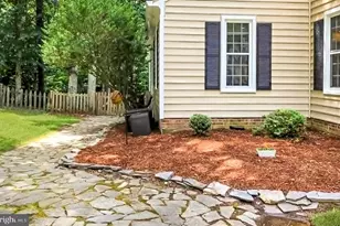 12000 Farrabow Ln, Woodbridge, VA 22192 - Photo 7