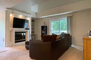 11967 Cardamom Dr, Woodbridge, VA 22192 - Photo 5