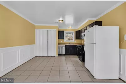 5566 Saint Charles Drive, Woodbridge, VA 22193 - Photo 7