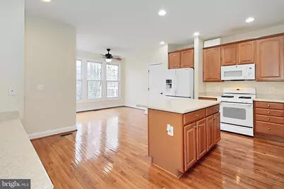 6913 Stanwick Square, Gainesville, VA 20155 - Photo 11