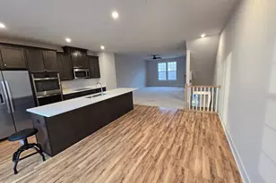 10604 Sheffield Gln Ln, Manassas, VA 20112 - Photo 3