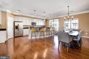 7969 Crescent Park Dr, Gainesville, VA 20155 - Photo 5