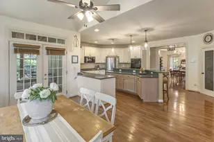 13539 Heritage Farms Dr, Gainesville, VA 20155 - Photo 21