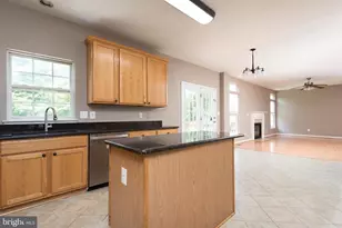 15121 Toccoa Ct, Gainesville, VA 20155 - Photo 11