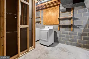 12518 Hedges Run Dr, Woodbridge, VA 22192 - Photo 37