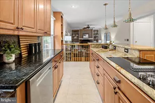 12518 Hedges Run Dr, Woodbridge, VA 22192 - Photo 11