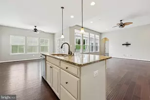 17518 Spring Cress Dr, Dumfries, VA 22026 - Photo 11
