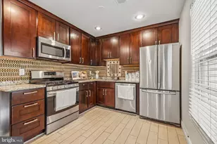 14061 Fallbrook Ln, Woodbridge, VA 22193 - Photo 11