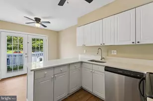 12789 Cara Dr, Woodbridge, VA 22192 - Photo 7